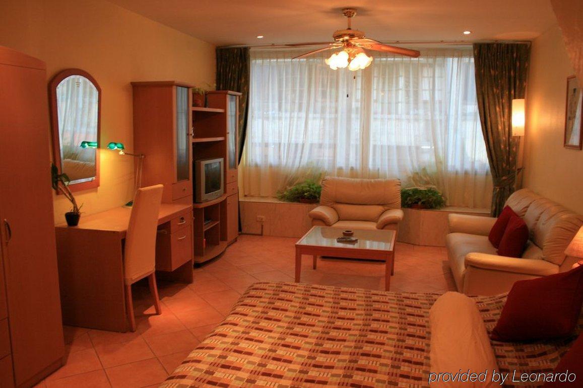 Aquarius Gay Guesthouse & Sauna Patong Room photo