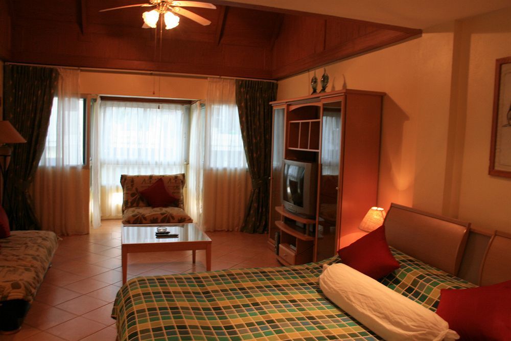 Aquarius Gay Guesthouse & Sauna Patong Exterior photo