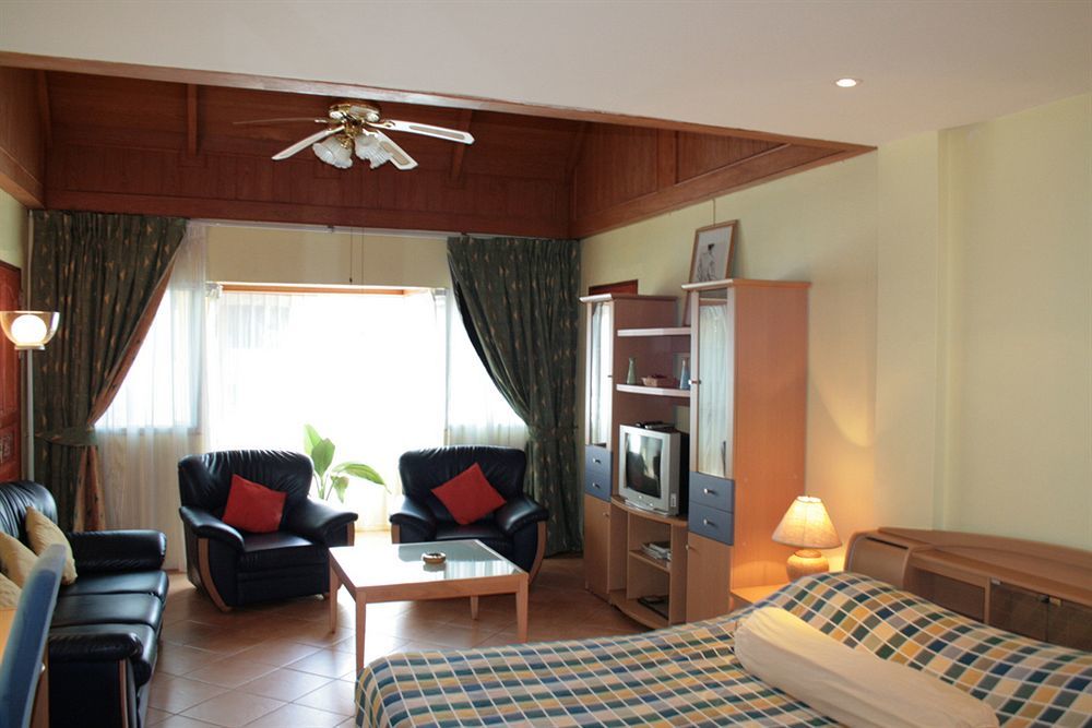 Aquarius Gay Guesthouse & Sauna Patong Exterior photo