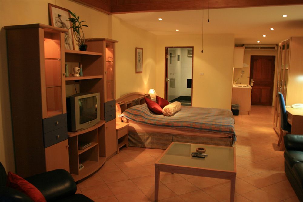 Aquarius Gay Guesthouse & Sauna Patong Exterior photo