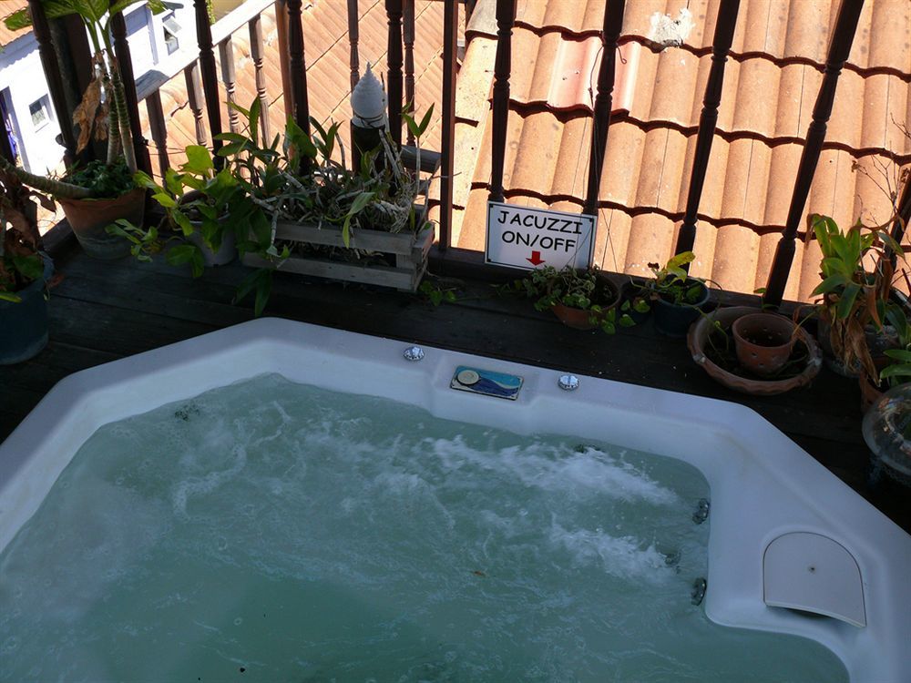 Aquarius Gay Guesthouse & Sauna Patong Exterior photo