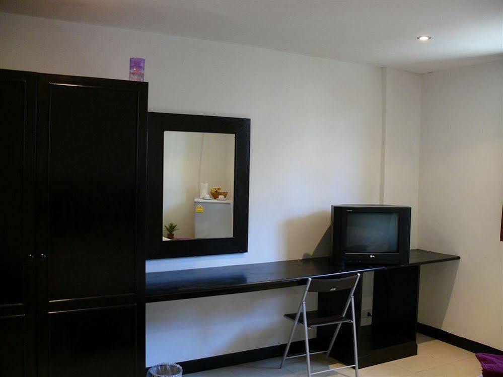 Aquarius Gay Guesthouse & Sauna Patong Exterior photo
