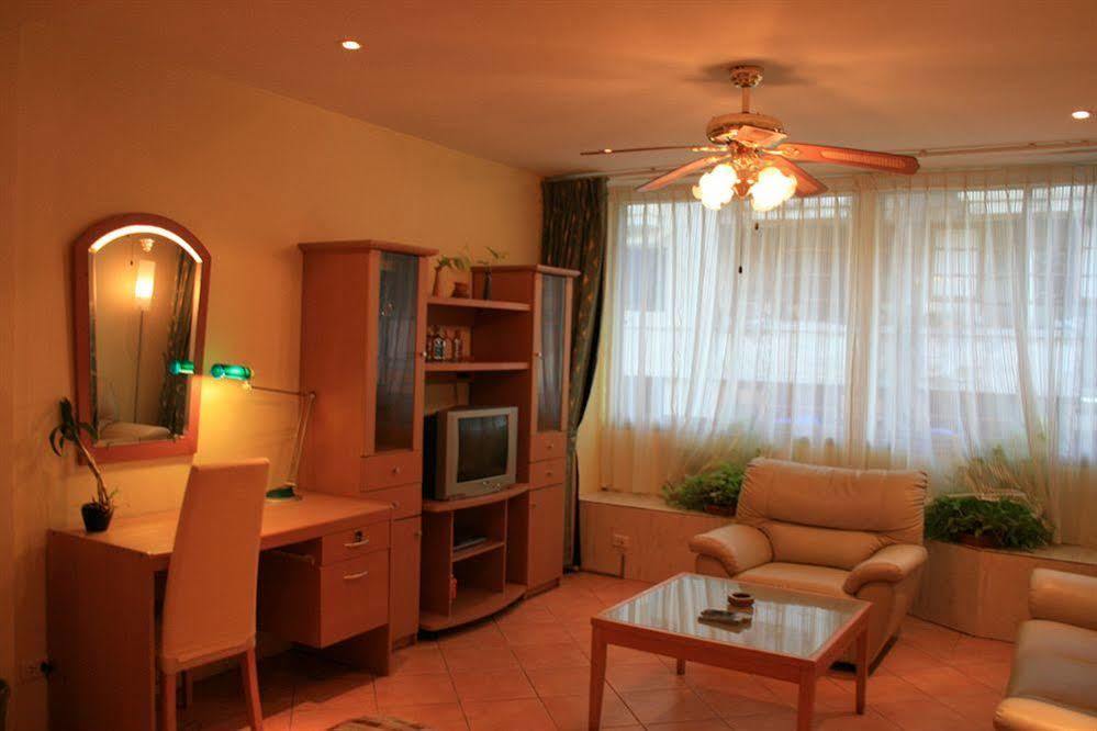Aquarius Gay Guesthouse & Sauna Patong Exterior photo