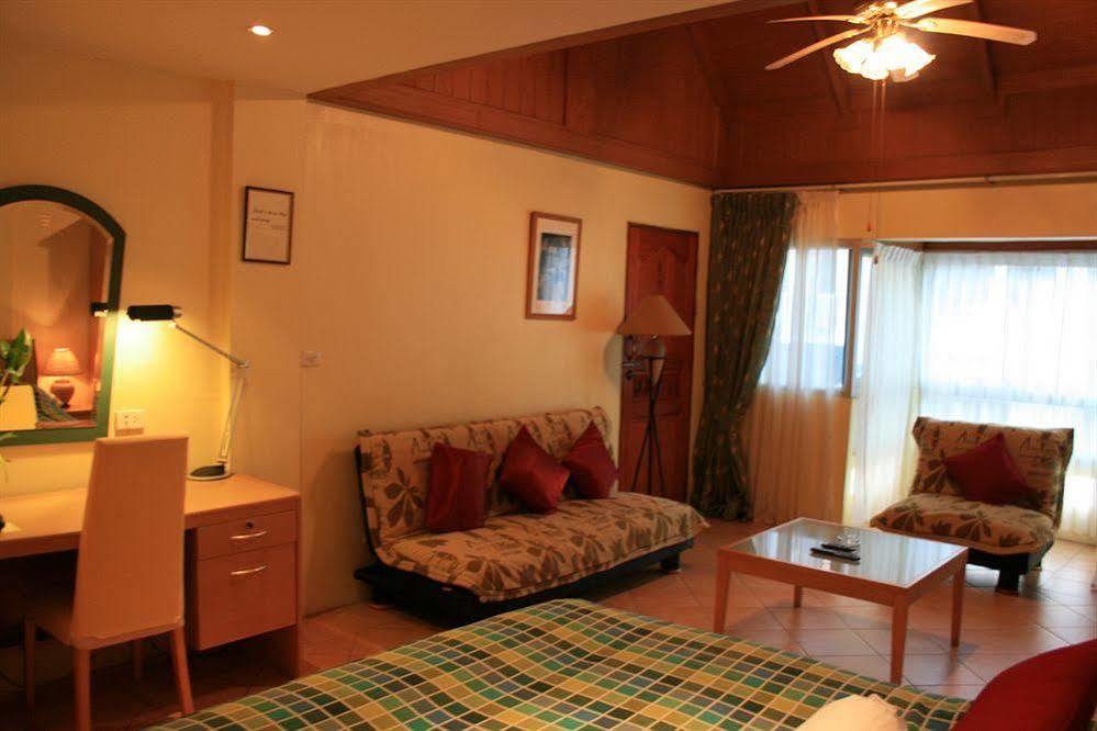 Aquarius Gay Guesthouse & Sauna Patong Exterior photo